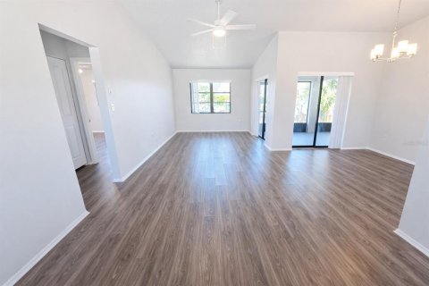 Propiedad comercial en venta en Punta Gorda, Florida, 4 dormitorios, 186.18 m2 № 2102774 - foto 7