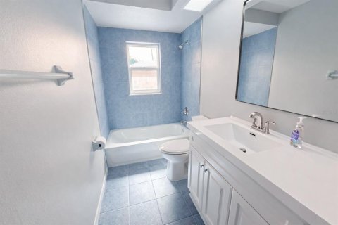Propiedad comercial en venta en Punta Gorda, Florida, 4 dormitorios, 186.18 m2 № 2102774 - foto 16