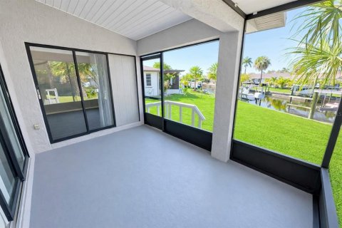 Propiedad comercial en venta en Punta Gorda, Florida, 4 dormitorios, 186.18 m2 № 2102774 - foto 20