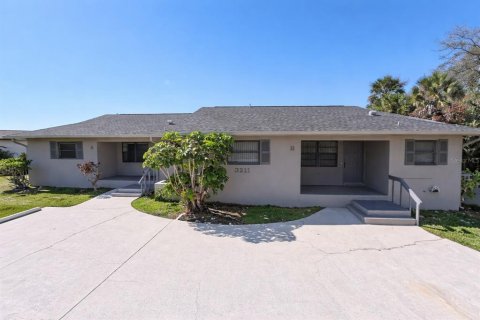 Propiedad comercial en Punta Gorda, Florida 4 dormitorios, 186.18 m2 № 2102774