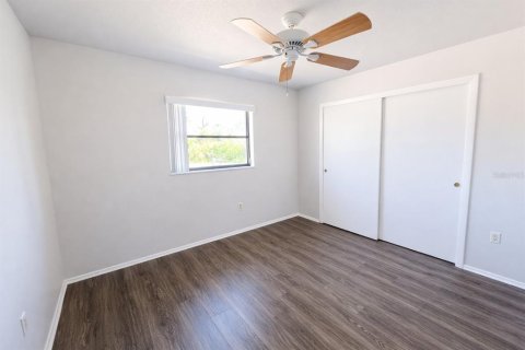 Propiedad comercial en venta en Punta Gorda, Florida, 4 dormitorios, 186.18 m2 № 2102774 - foto 17