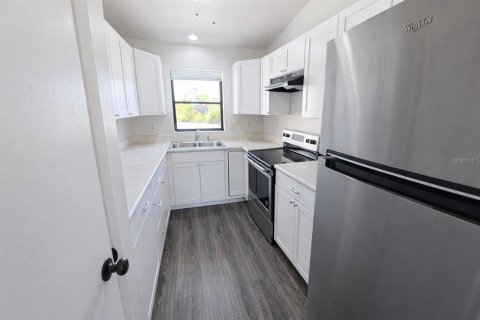 Propiedad comercial en venta en Punta Gorda, Florida, 4 dormitorios, 186.18 m2 № 2102774 - foto 11