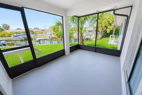 Propiedad comercial en venta en Punta Gorda, Florida, 4 dormitorios, 186.18 m2 № 2102774 - foto 19