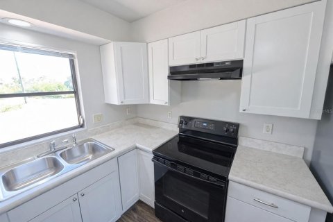 Propiedad comercial en venta en Punta Gorda, Florida, 4 dormitorios, 186.18 m2 № 2102774 - foto 29