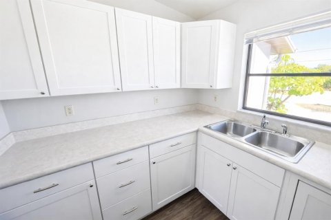 Propiedad comercial en venta en Punta Gorda, Florida, 4 dormitorios, 186.18 m2 № 2102774 - foto 13