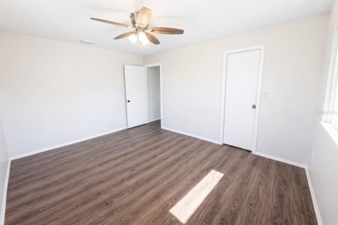 Propiedad comercial en venta en Punta Gorda, Florida, 4 dormitorios, 186.18 m2 № 2102774 - foto 15