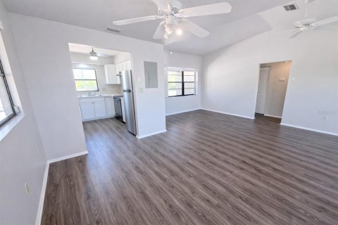 Propiedad comercial en venta en Punta Gorda, Florida, 4 dormitorios, 186.18 m2 № 2102774 - foto 26