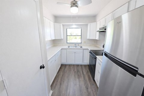 Propiedad comercial en venta en Punta Gorda, Florida, 4 dormitorios, 186.18 m2 № 2102774 - foto 27