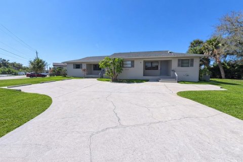 Propiedad comercial en venta en Punta Gorda, Florida, 4 dormitorios, 186.18 m2 № 2102774 - foto 5