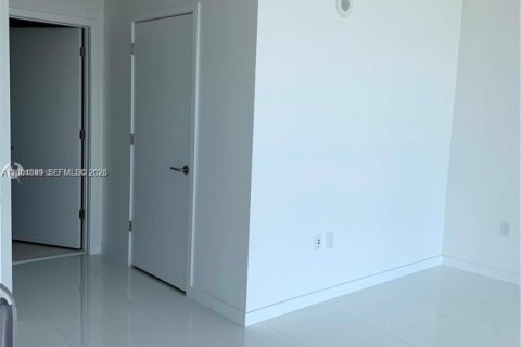 Condo in Miami, Florida  № 2068816 - photo 14