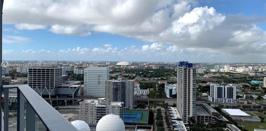 Studio in the Condo in Miami, Florida  № 2068816