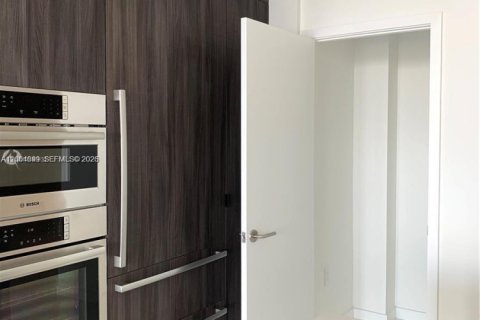 Condo in Miami, Florida  № 2068816 - photo 5