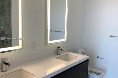 Condo in Miami, Florida  № 2068816 - photo 16