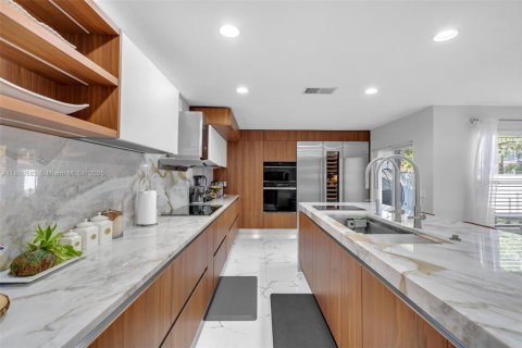 House in Hollywood, Florida 4 bedrooms, 199.74 sq.m. № 1766427 - photo 13