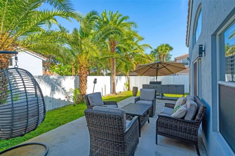 House in Hollywood, Florida 4 bedrooms, 199.74 sq.m. № 1766427 - photo 24