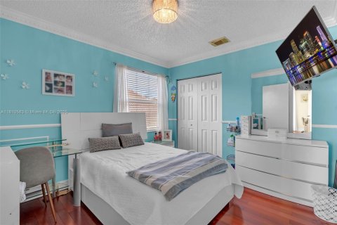 House in Hollywood, Florida 4 bedrooms, 199.74 sq.m. № 1766427 - photo 17
