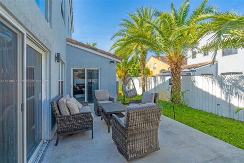 House in Hollywood, Florida 4 bedrooms, 199.74 sq.m. № 1766427 - photo 25
