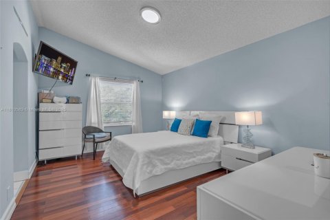 House in Hollywood, Florida 4 bedrooms, 199.74 sq.m. № 1766427 - photo 21