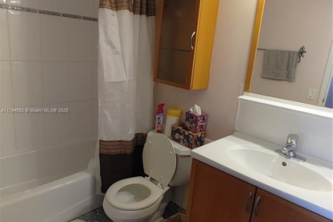 Condo in Hallandale Beach, Florida, 1 bedroom  № 1939686 - photo 8