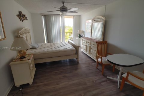 Condo in Hallandale Beach, Florida, 1 bedroom  № 1939686 - photo 9