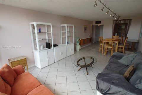 Condo in Hallandale Beach, Florida, 1 bedroom  № 1939686 - photo 6