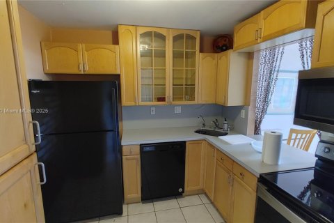 Condo in Hallandale Beach, Florida, 1 bedroom  № 1939686 - photo 4