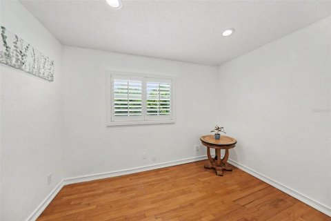 House in Brandon, Florida 4 bedrooms, 211.63 sq.m. № 2312349 - photo 25