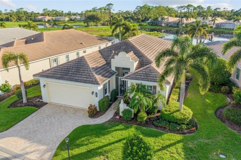 House in Venice, Florida 3 bedrooms, 230.4 sq.m. № 2354366