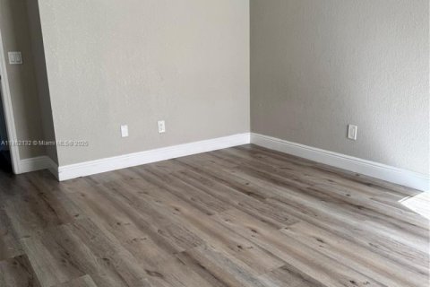 House in Port St. Lucie, Florida 3 bedrooms, 108.51 sq.m. № 1892024 - photo 15