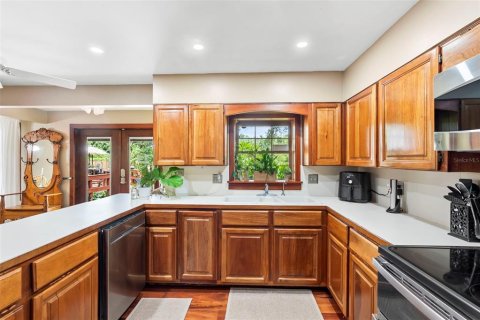 House in De Leon Springs, Florida 4 bedrooms, 280.29 sq.m. № 1765885 - photo 12