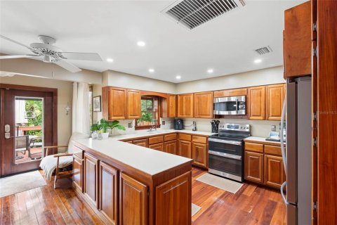 House in De Leon Springs, Florida 4 bedrooms, 280.29 sq.m. № 1765885 - photo 27