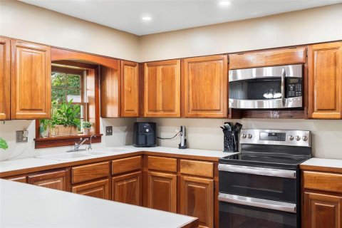 House in De Leon Springs, Florida 4 bedrooms, 280.29 sq.m. № 1765885 - photo 13