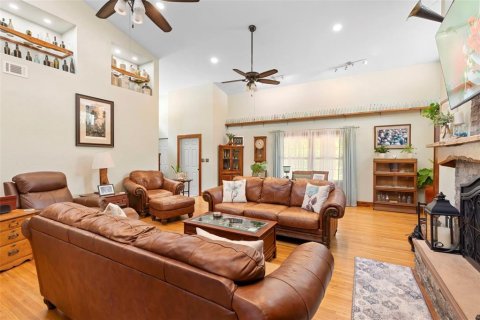 House in De Leon Springs, Florida 4 bedrooms, 280.29 sq.m. № 1765885 - photo 10