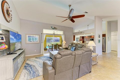 House in Rotonda, Florida 3 bedrooms, 155.61 sq.m. № 1899010 - photo 13