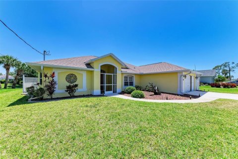House in Rotonda, Florida 3 bedrooms, 155.61 sq.m. № 1899010 - photo 8