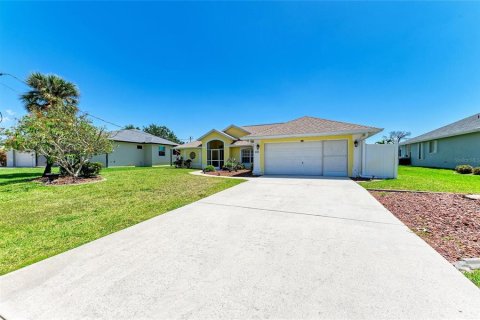 House in Rotonda, Florida 3 bedrooms, 155.61 sq.m. № 1899010 - photo 10