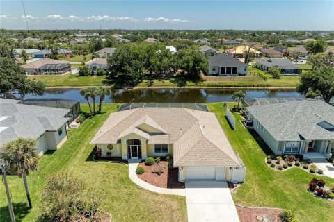 House in Rotonda, Florida 3 bedrooms, 155.61 sq.m. № 1899010 - photo 1