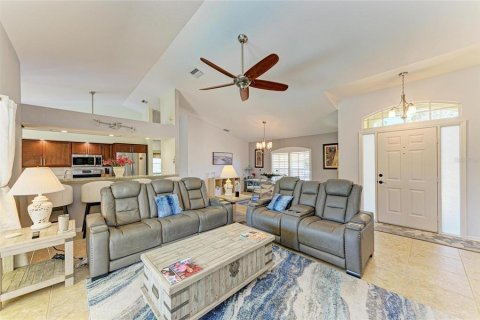 House in Rotonda, Florida 3 bedrooms, 155.61 sq.m. № 1899010 - photo 12