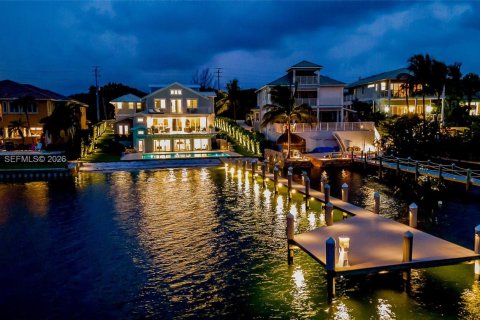 Дом в Юпитер, Флорида 9 комнат, 448.07м2 № 2054173