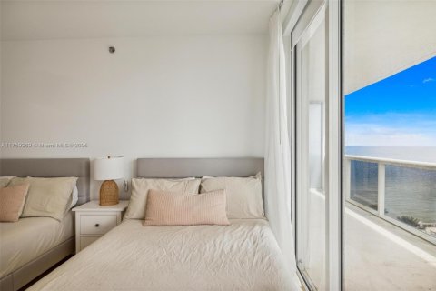 Condominio en venta en Hallandale Beach, Florida, 2 dormitorios, 135.45 m2 № 1693177 - foto 24