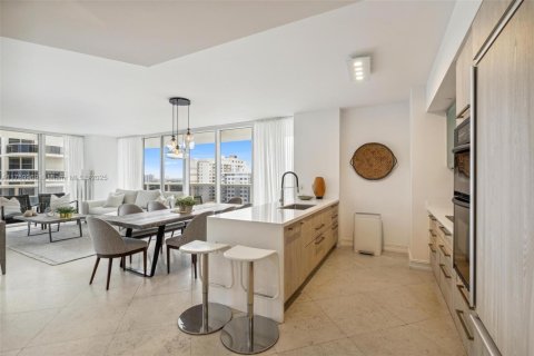 Condominio en venta en Hallandale Beach, Florida, 2 dormitorios, 135.45 m2 № 1693177 - foto 14