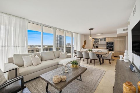 Condominio en venta en Hallandale Beach, Florida, 2 dormitorios, 135.45 m2 № 1693177 - foto 7