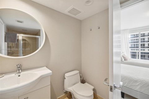 Condominio en venta en Hallandale Beach, Florida, 2 dormitorios, 135.45 m2 № 1693177 - foto 23
