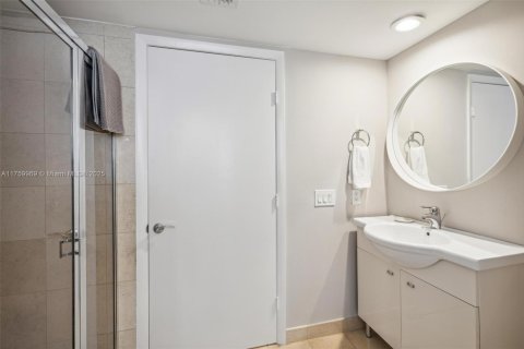 Condominio en venta en Hallandale Beach, Florida, 2 dormitorios, 135.45 m2 № 1693177 - foto 22