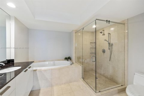 Condominio en venta en Hallandale Beach, Florida, 2 dormitorios, 135.45 m2 № 1693177 - foto 19