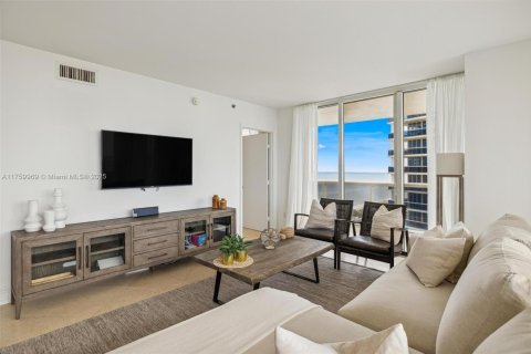 Condominio en venta en Hallandale Beach, Florida, 2 dormitorios, 135.45 m2 № 1693177 - foto 10