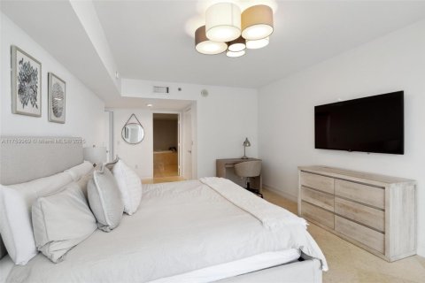Condominio en venta en Hallandale Beach, Florida, 2 dormitorios, 135.45 m2 № 1693177 - foto 17