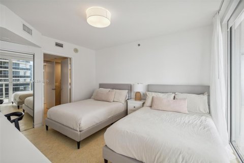 Condominio en venta en Hallandale Beach, Florida, 2 dormitorios, 135.45 m2 № 1693177 - foto 20