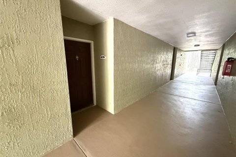 Condo in Orlando, Florida, 2 bedrooms  № 1669951 - photo 3