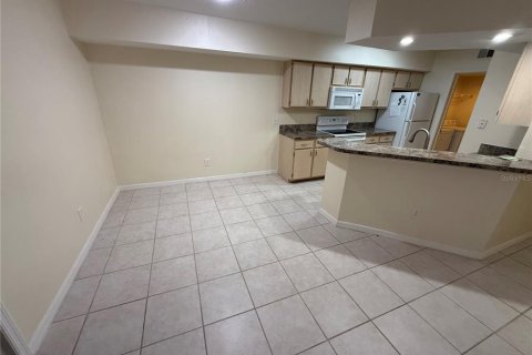 Condo in Orlando, Florida, 2 bedrooms  № 1669951 - photo 5